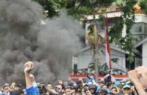 Aliansi Mahasiswa Sulteng Unjuk Rasa di Depan Kantor DPRD Tolak Kenaikan Harga BBM