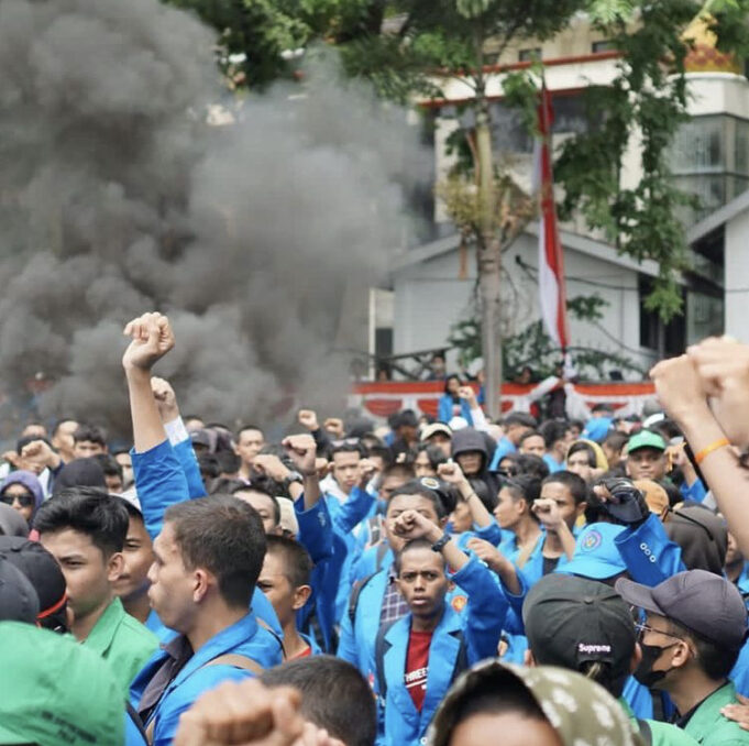 Aliansi Mahasiswa Sulteng Unjuk Rasa di Depan Kantor DPRD Tolak Kenaikan Harga BBM