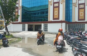 Tidak Ditindaklanjuti Pihak Birokrasi, Mahasiswa Kampus I Keluhkan Jalan Rusak