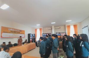 Dekan FEBI UIN Datokarama Palu Lantik Sejumlah Pengurus Ormawa
