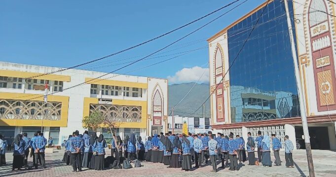UIN Datokarama Palu Gelar Upacara Bulanan