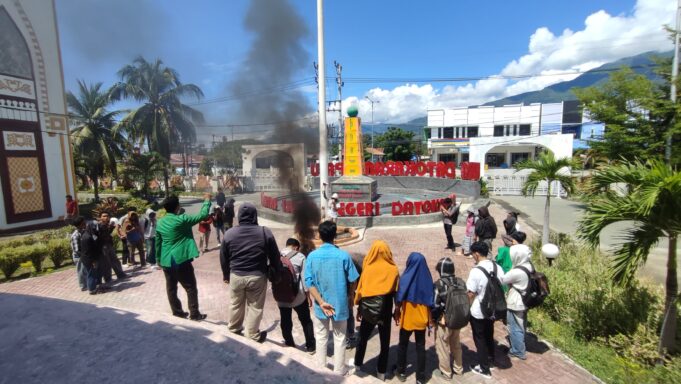 Melawan Ketidakadilan, Aliansi Mahasiswa UIN Datokarama Palu Gelar Aksi Demonstrasi