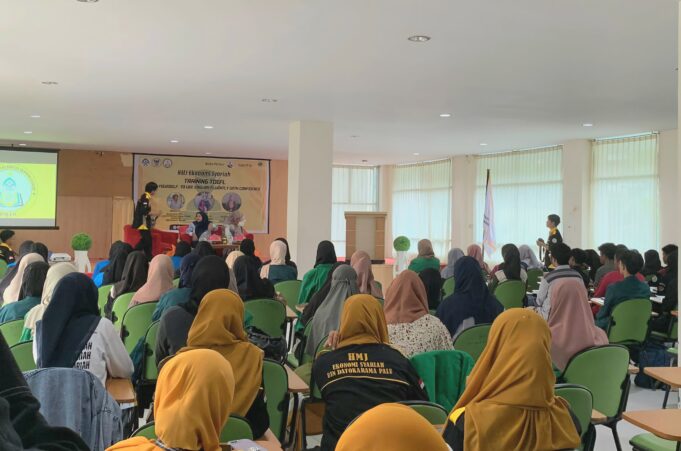 HMJ ESY UIN Datokarama Palu Gelar Training TOEFL : Tips & Trik Menjawab Tes TOEFL