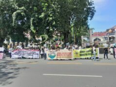 Peringati Hari Anti Tambang, Pegiat Lingkungan Gelar Aksi Demonstrasi Depan Kantor Gubernur Sulteng
