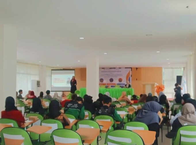Dema FUAD UIN Datokarama Palu Dorong Perempuan Menjadi Sosok Kuat dan Tangguh melalui Seminar Keperempuanan