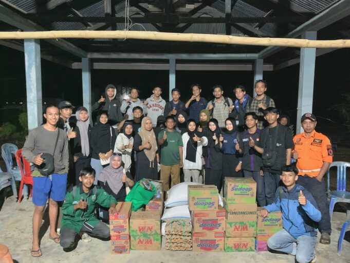 Ormawa FUAD UIN Datokarama Palu Bantu Korban Banjir di Desa Mbuwu