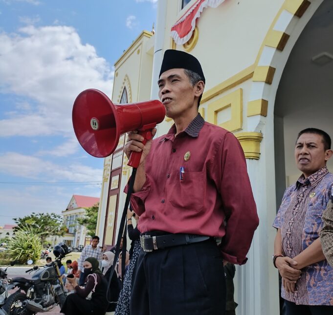Dekan FTIK Janji Tindak Lanjuti Tuntutan Mahasiswa Secara Bertahap