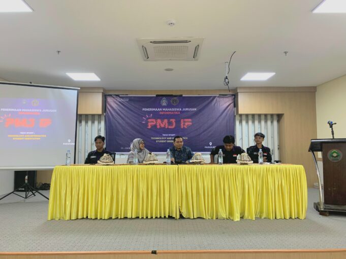 TECH START: PMJ IF Ajak Maba Dalami Dunia Teknologi