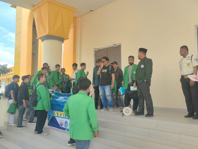 Aliansi Mahasiswa UIN Datokarama Palu Lakukan Aksi Demo, Tuntut Kejelasan Regulasi KKN Tematik