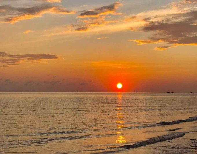 Di Balik Senja