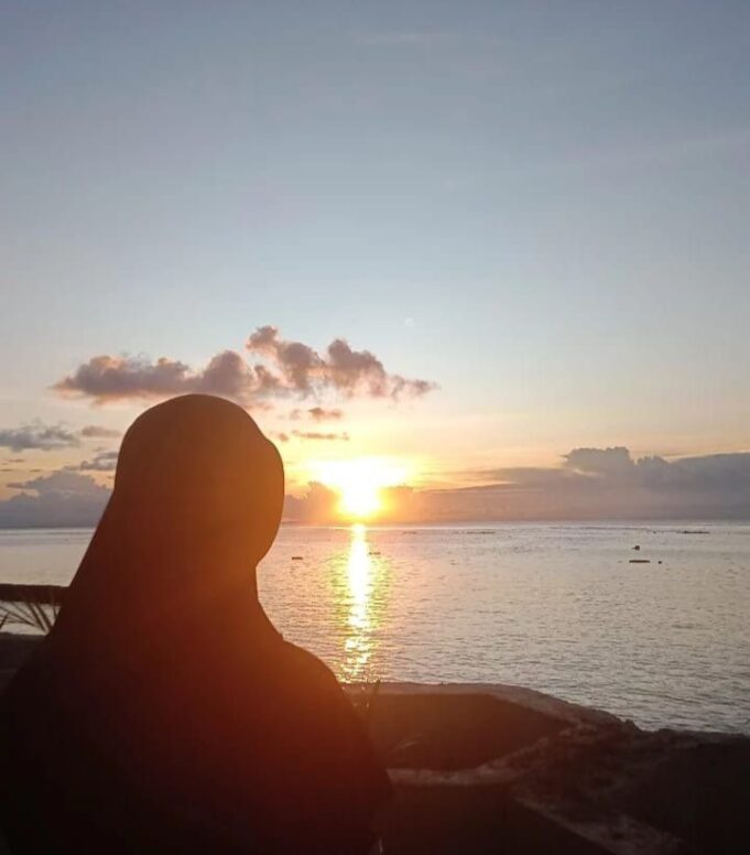 Jejak Langkah di Hening Senja