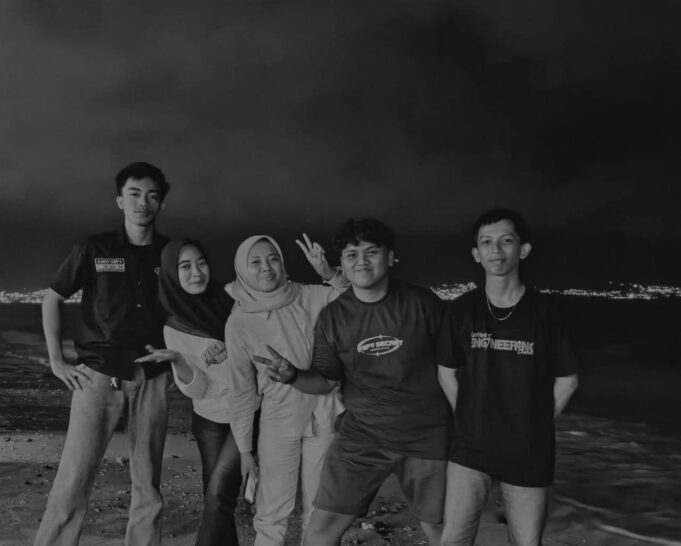 Tentang Mereka