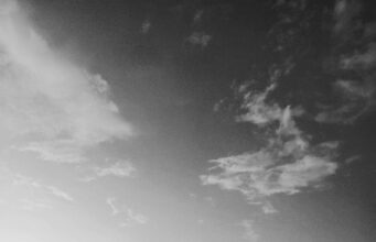 Pada Cinta yang Tak Tersentuh