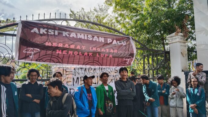 Tolak RUU TNI, Aliansi Mahasiswa se-Kota Palu Gelar Aksi di DPRD