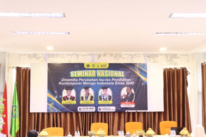 Seminar Nasional FTIK Kupas Isu Pendidikan Menuju Indonesia Emas 2045