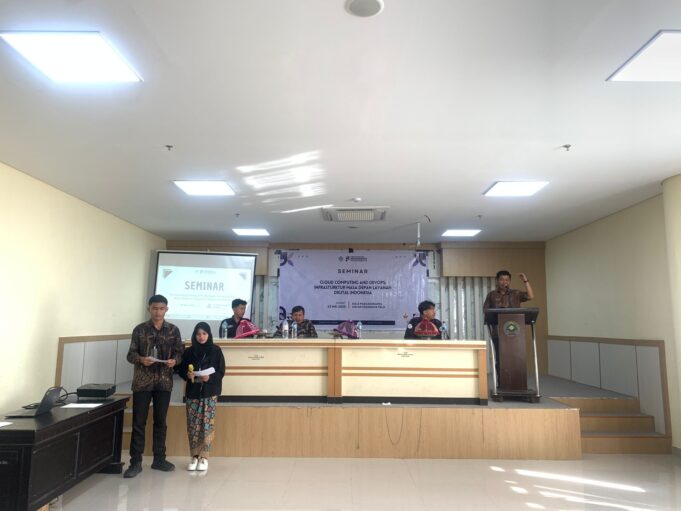 HIMA TIF Gelar Seminar Cloud Computing and DevOps : Bangun Fondasi Digital Masa Depan Indonesia