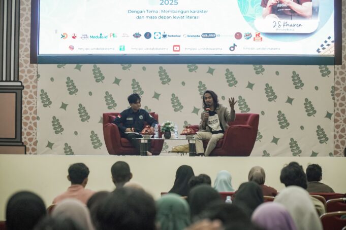Seminar Nasional HMJ IPII: Membangun Karakter Lewat Literasi