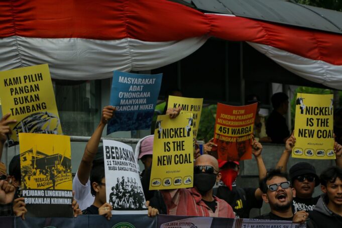 Sebelas di Balik Jeruji