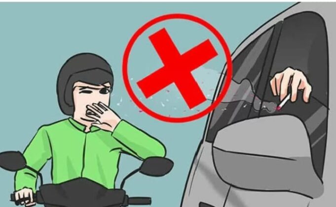 Stop! Normalisasi Merokok Sambil Berkendara