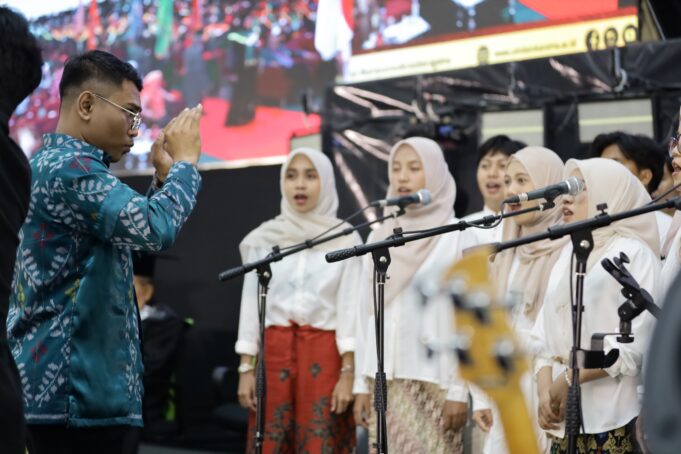 Siap Memukau Wisudawan! Paduan Suara UIN Datokarama Tingkatkan Intensitas Latihan