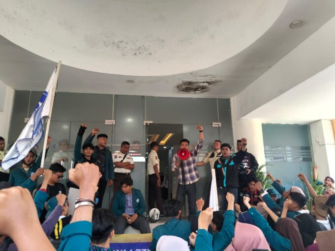 Aliansi Mahasiswa FTIK UIN Datokarama Palu Lakukan Aksi Demo, Tuntut Fasilitas Kampus II yang Tidak Memadai