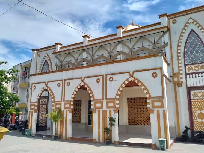 UIN Datokarama Gelar Salat Idul Fitri Berjamaah di Masjid Kampus