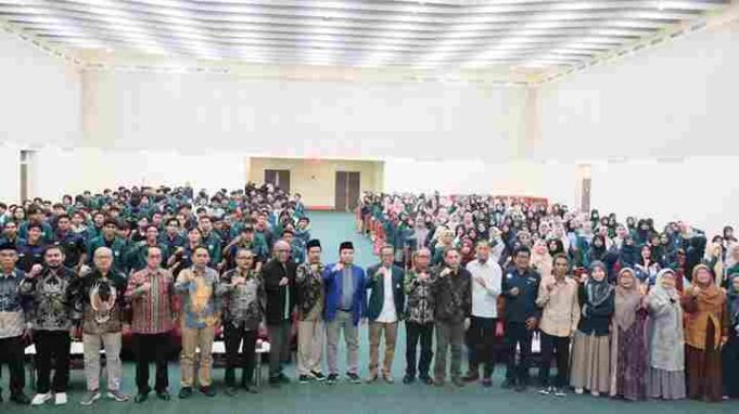 Seminar Internasional FSaintek: Tekankan Penggunaan AI Secara Bijak