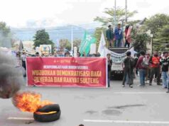 Aksi Demokrasi: Mahasiswa Tantang Pemerintah, Tolak Negosiasi Daring, Desak Hentikan Eksploitasi Buruh!
