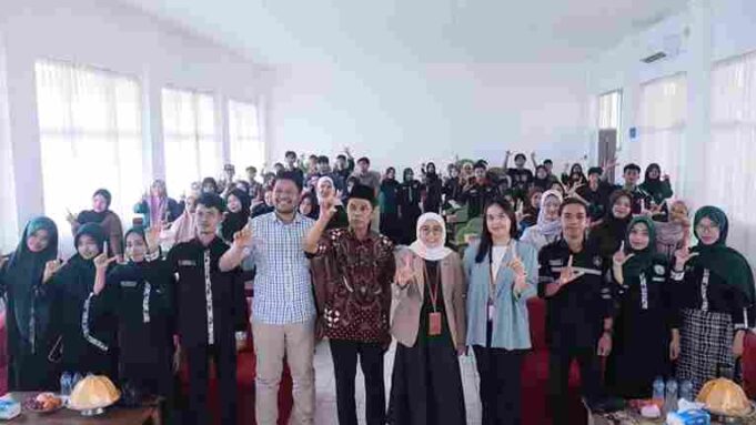 Dorong Literasi Keuangan, HMPS PBS UIN Datokarama Palu Gelar Seminar Investasi Syariah