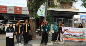 Wujudkan Transparansi, Ormawa FEBI dan IZI Berkolaborasi Salurkan Bantuan ke Desa Avolua