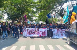Aksi Demonstrasi Mahasiswa Palu Soroti Krisis Energi di DPRD Sulteng