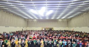 Wisuda ke-47 UIN Datokarama, Lulusan Berprestasi Diguyur Penghargaan